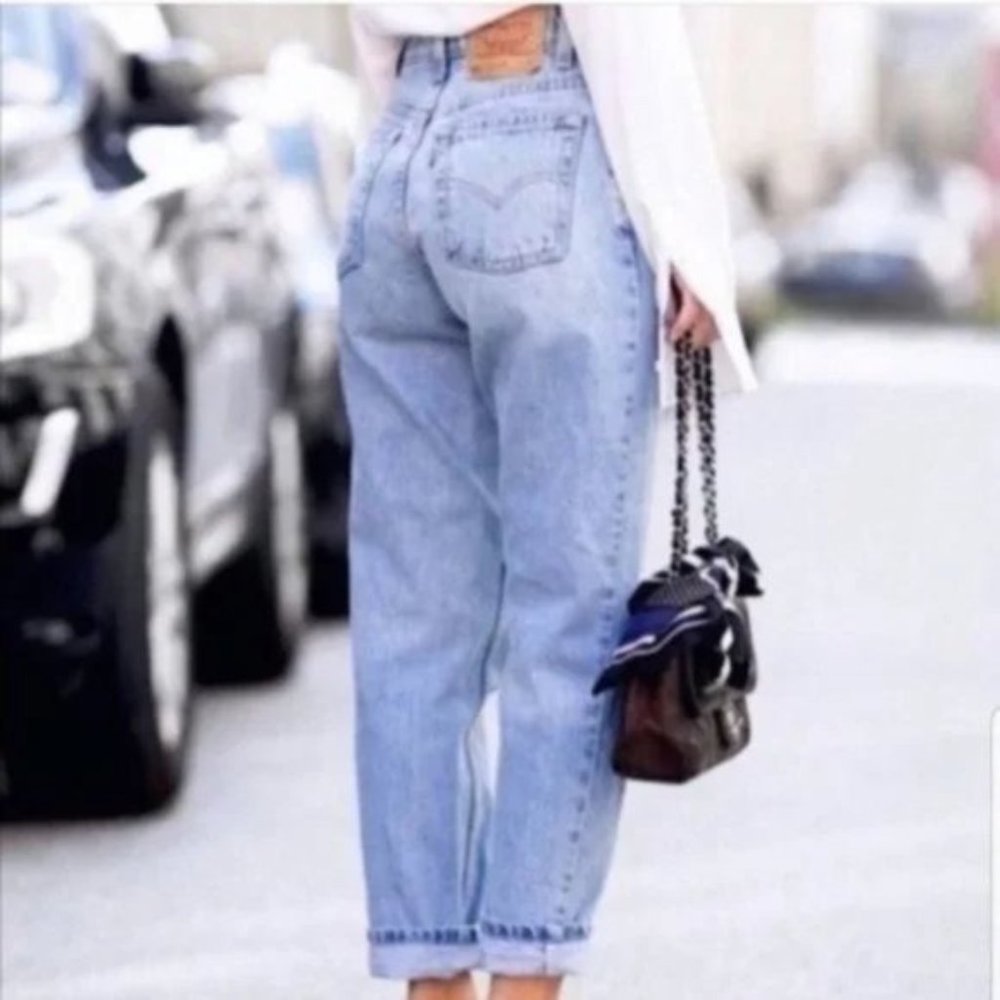 Vintage 1992 Levi's Denim Mom Jeans Light Wash 13512-0233 28 Inch Waist